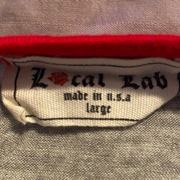 🌈2/$15🌥 Red trim “property of nobody” t-shirt - Picture 4 of 5